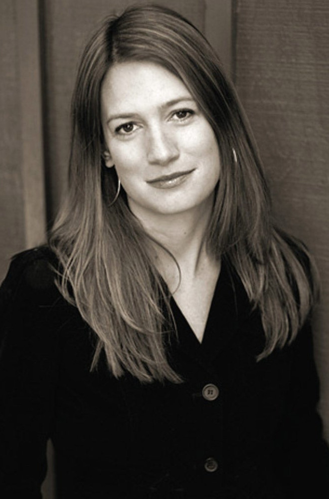 Gillian Flynn Featured