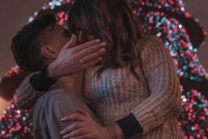 5 Best Christmas Romance Books (2025)