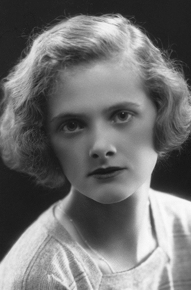 Daphne du Maurier Featured