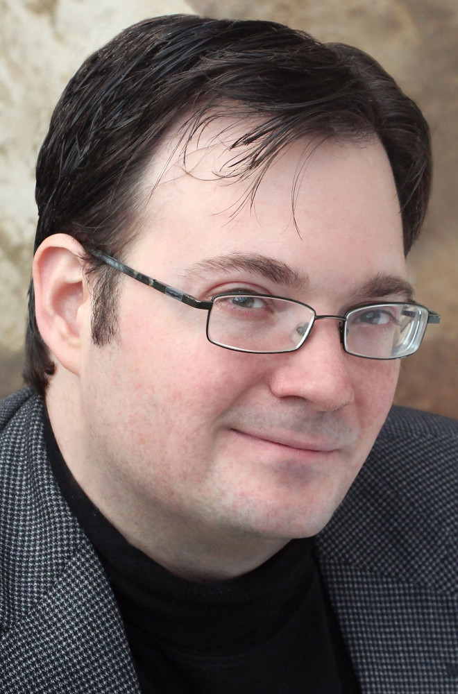 Brandon Sanderson Featured