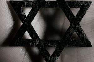 15 Best Books on the Holocaust (2024)